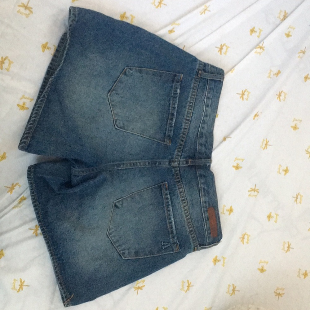 Shorts - Picture 2 of 6